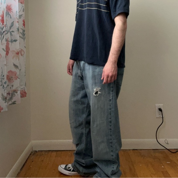 Vintage 2000’s Tommy Hilfiger Men's Light Blue Distressed Jeans - Picture 4 of 8